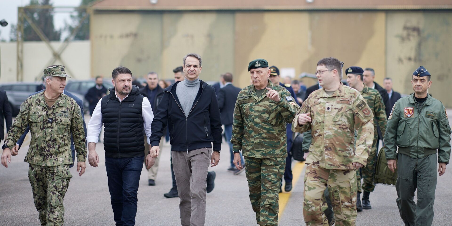 Ο Κυριάκος Μητσοτάκης επισκέφτηκε την 110 Πτέρυγα Μάχης στη Λάρισα