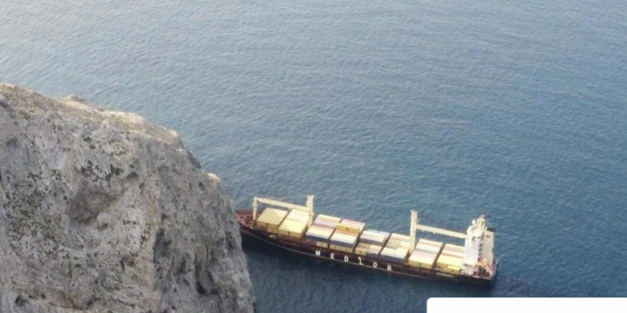 To φορτηγό πλοίο που προσάραξε στην Τήλο
