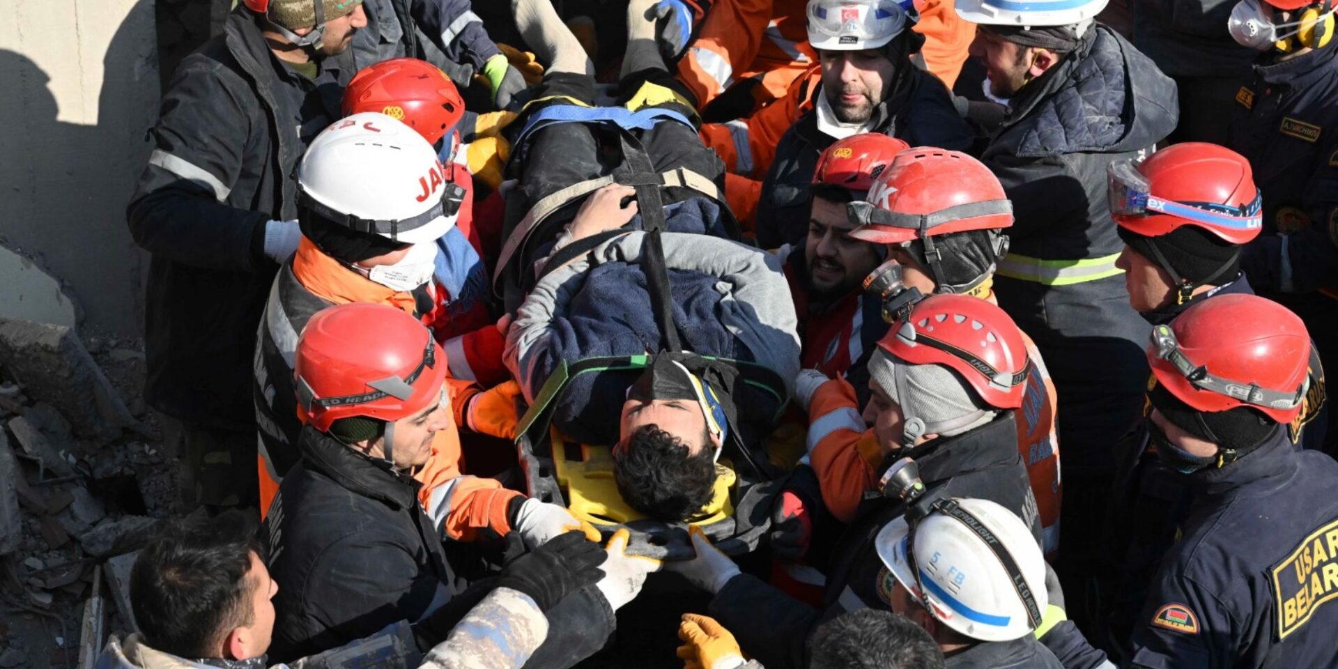 Ο ένας από τα αδέρφια που βγήκε ζωντανός από τα συντρίμμια