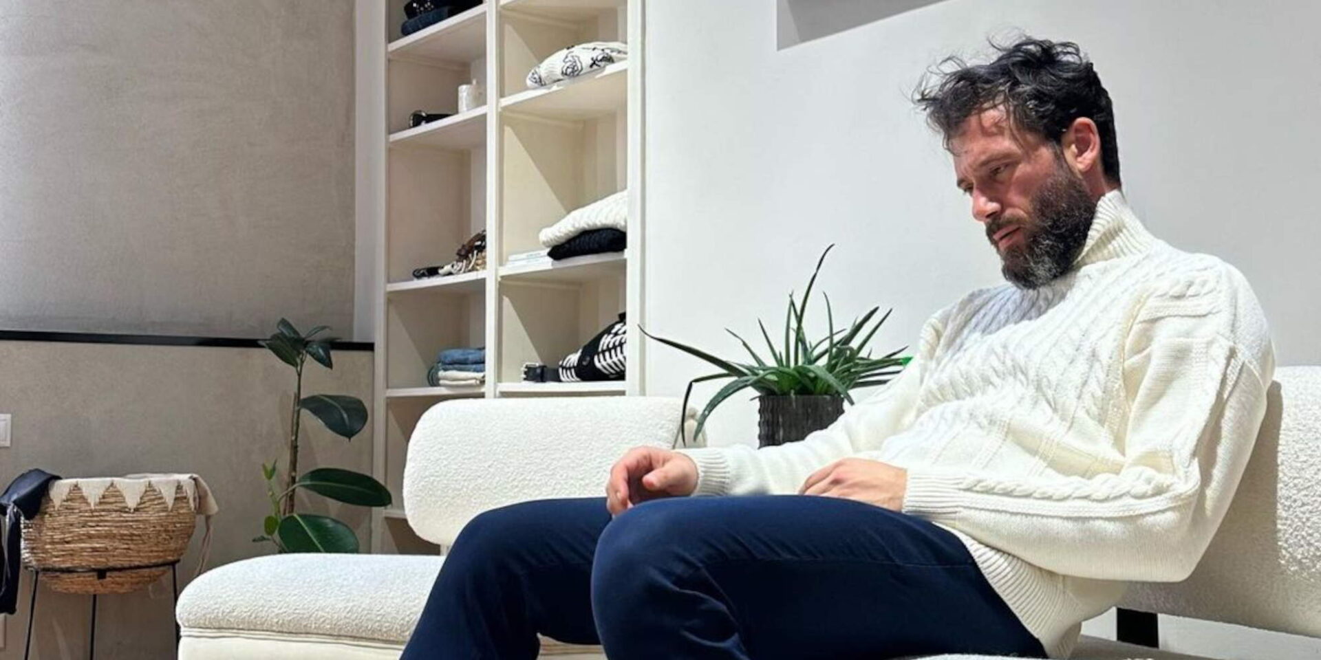 Ο ηθοποιός Αντίνοος Αλμπάνης / Φωτογραφία: Instagram / @antinoosalmpanis