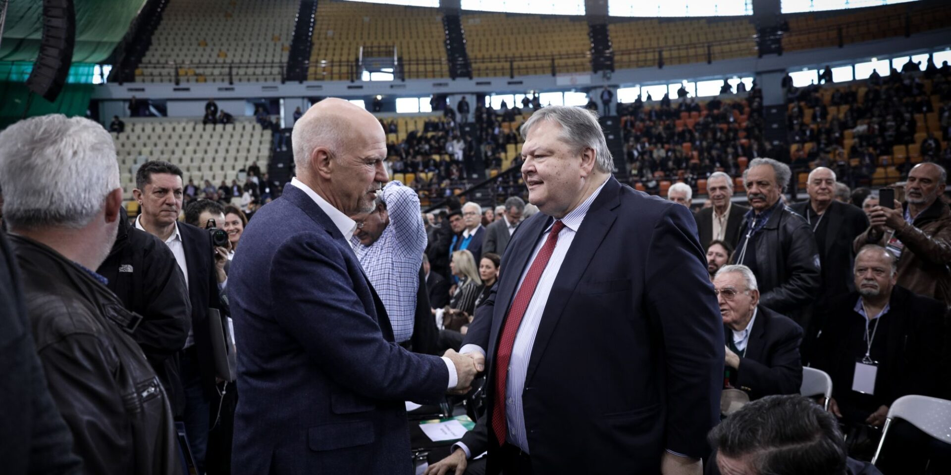 Τα δύο ηγετικά στελέχη του ΠΑΣΟΚ, Ευάγγελος Βενιζέλος και Γιώργος Παπανδρέου
