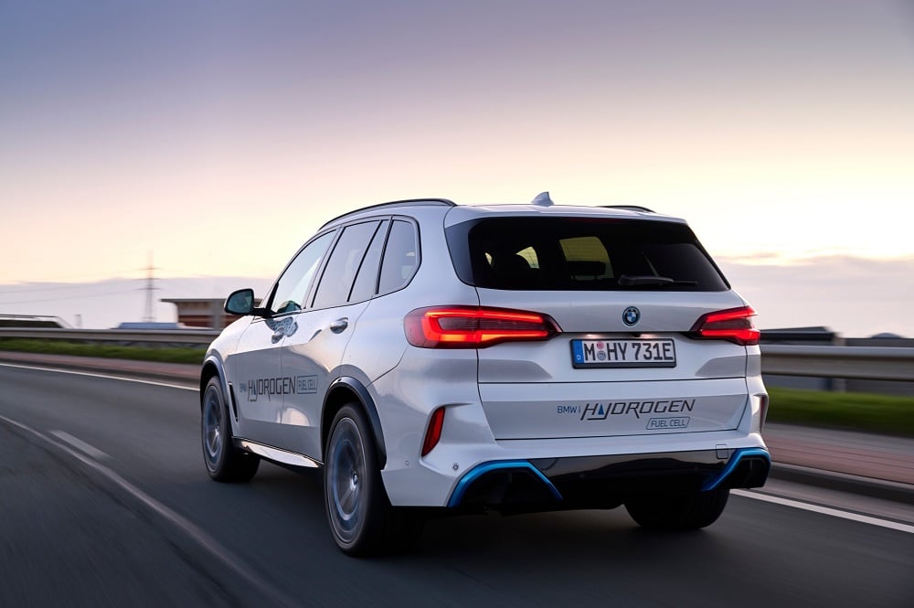 BMW iX5 Hydrogen On Location, driving