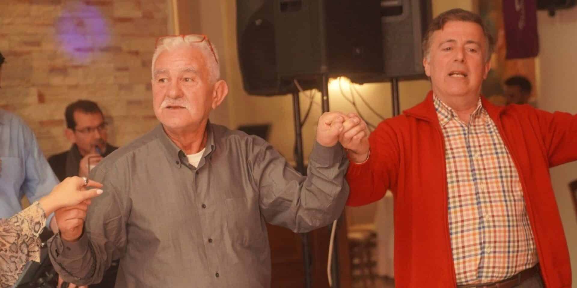 Ο Γιώργος Κυριακόπουλος του ΠΑΣΟΚ χορεύει σε εκδήλωση του ΣΥΡΙΖΑ
