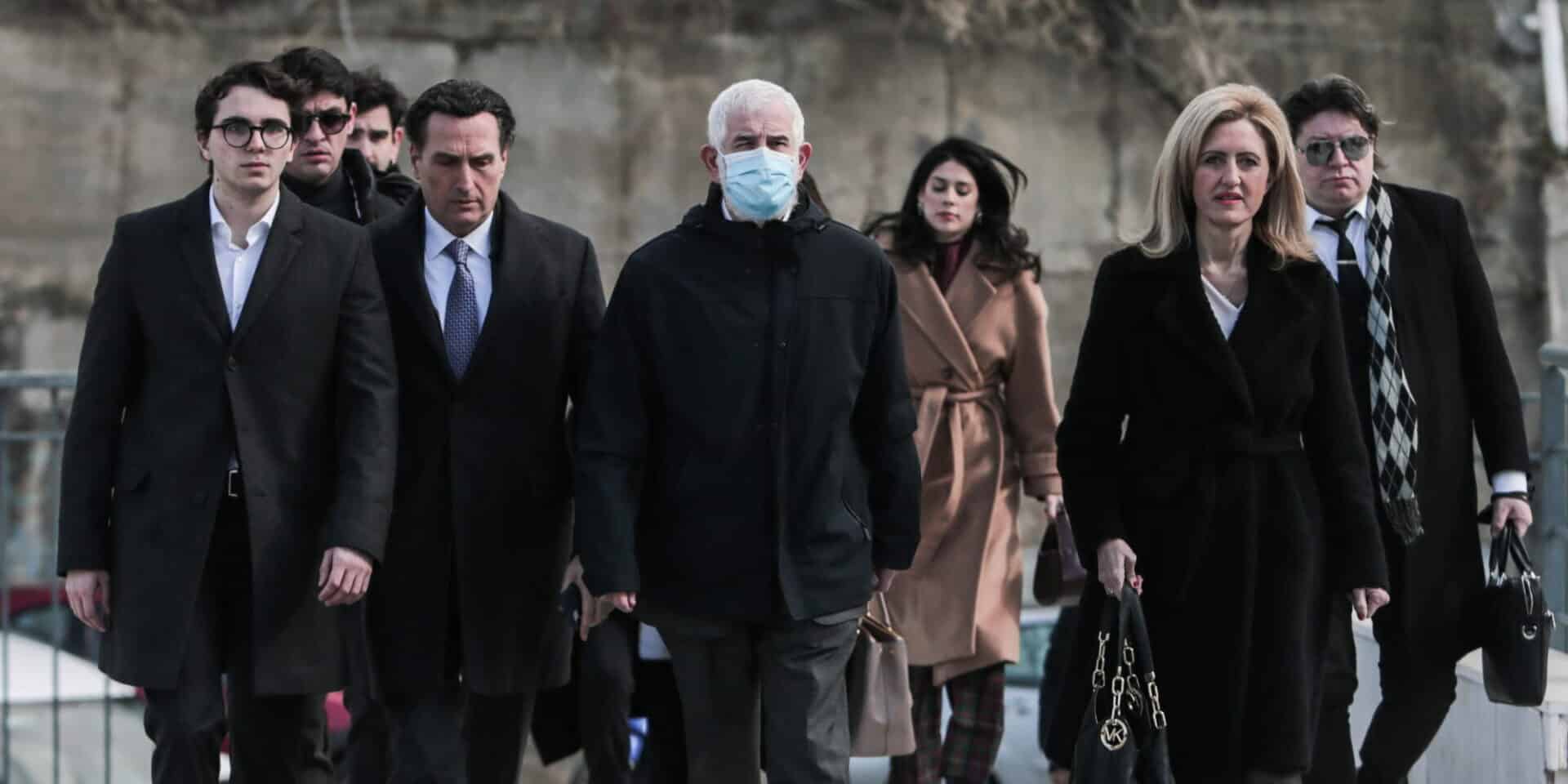 Ο ηθοποιός προσέρχεται με τους οικείους του στη δίκη Φιλιππίδη