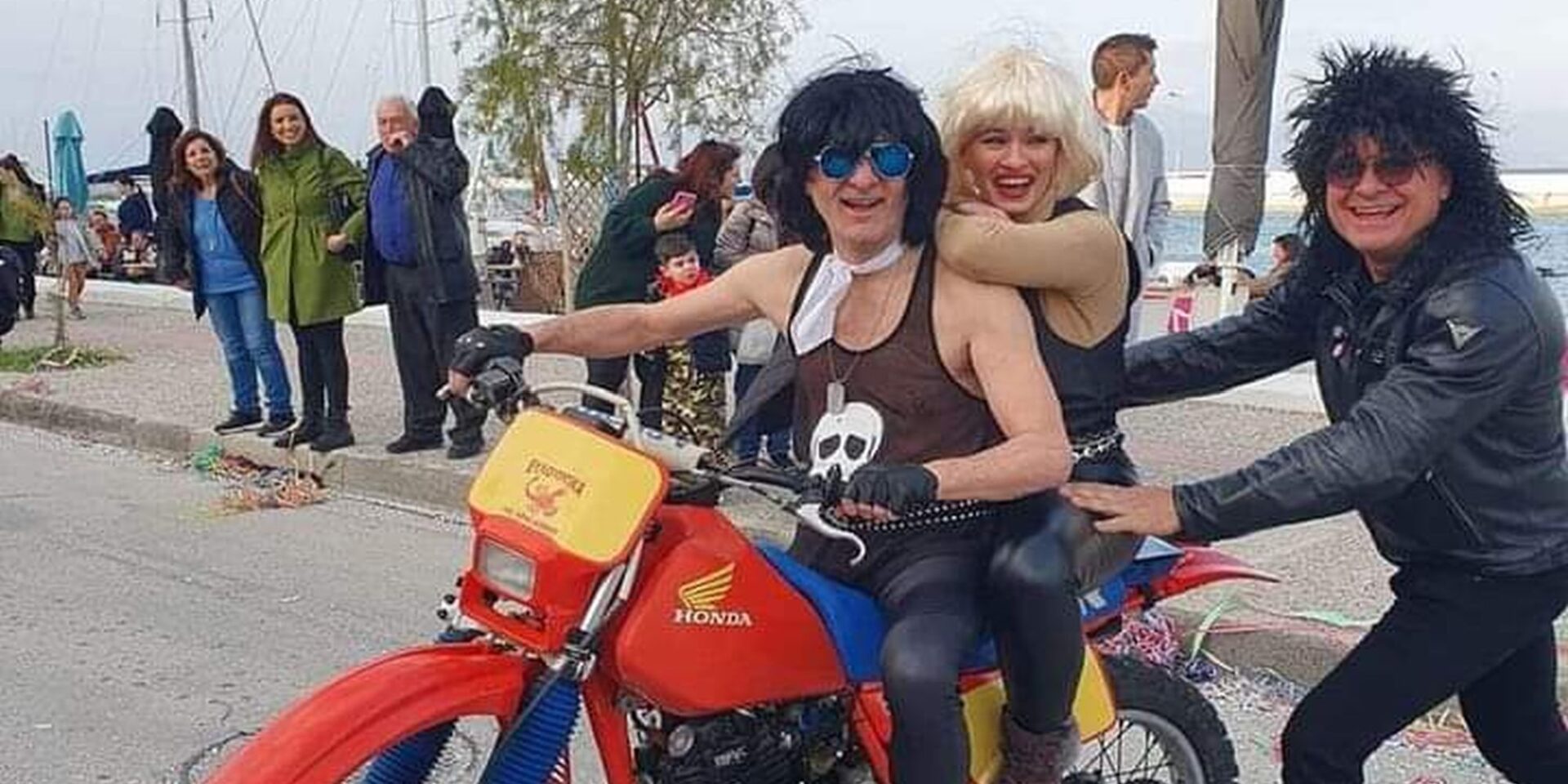 Ο δήμαρχος Κιάτο που ντύθηκε «Στάθης Ψάλτης»