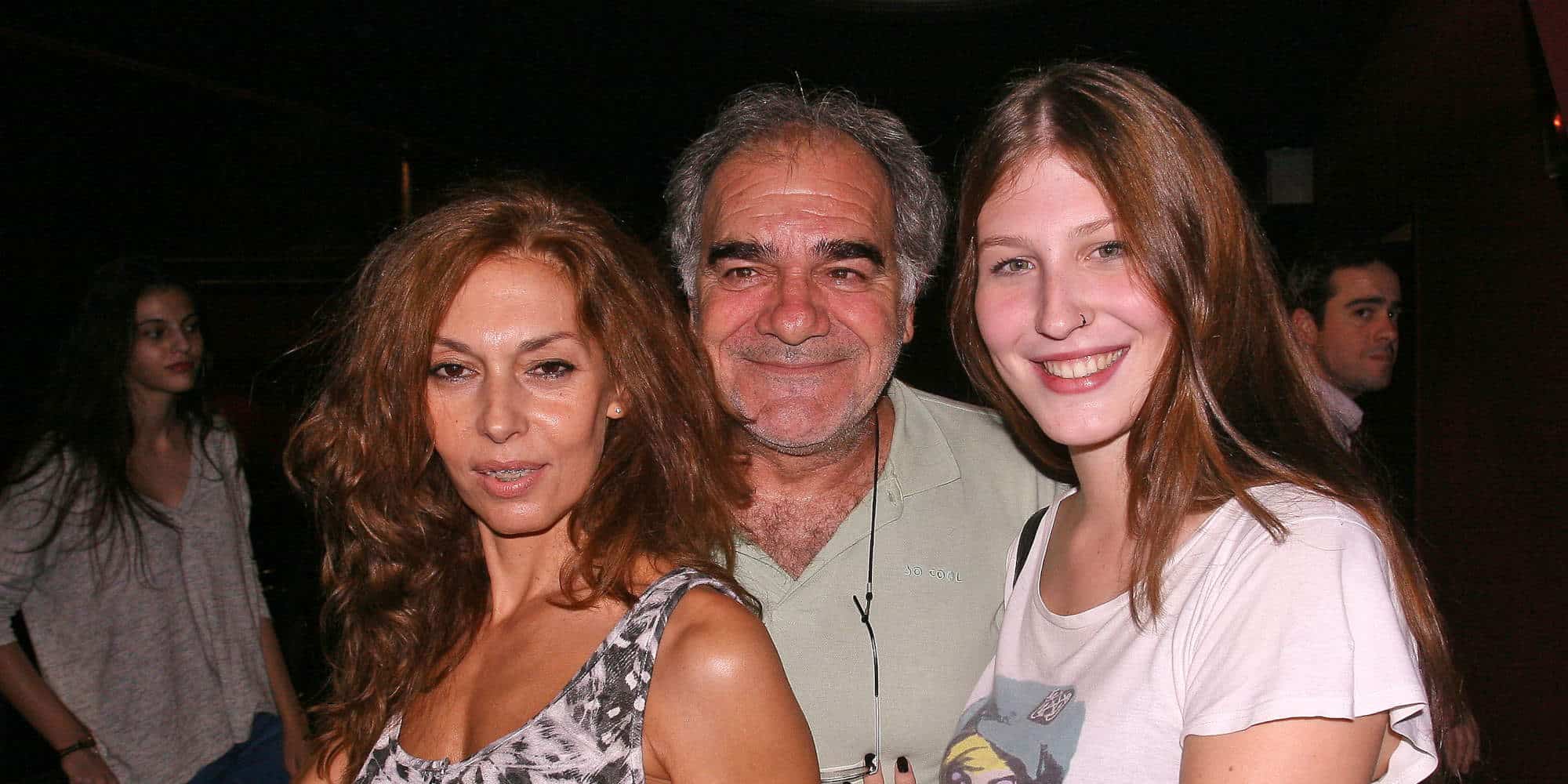Οι ηθοποιοί Δήμητρα Παπαδήμα και Γιάννης Μποσταντζόγλου με την κόρη της Θαλάσσινη