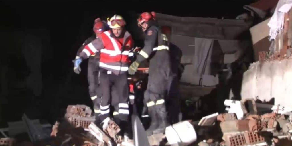 Άνδρες της ΕΜΑΚ επιχειρούν στη σεισμόπληκτη περιοχή της Τουρκίας