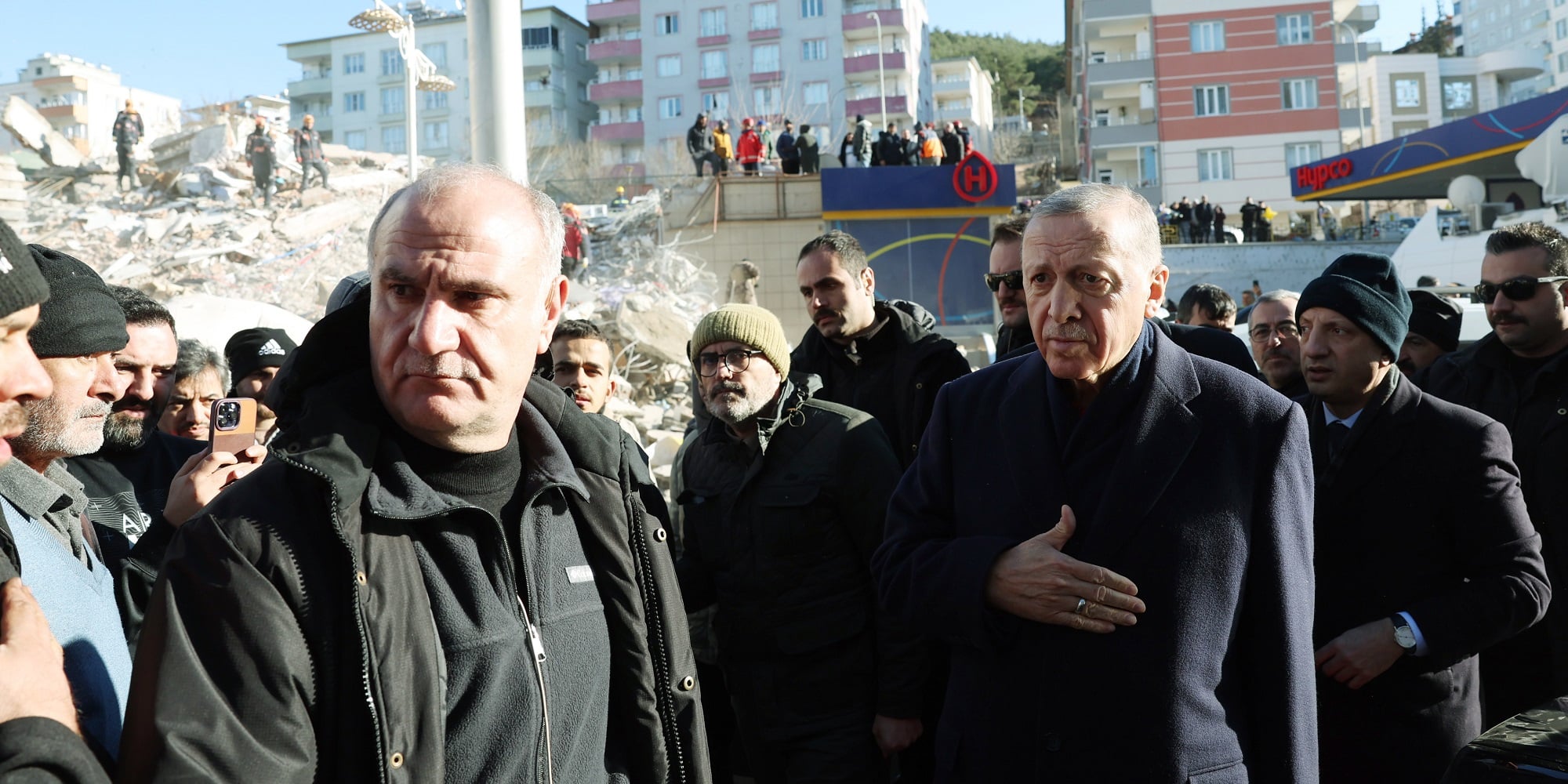 Ο Ρετζέπ Ταγίπ Ερντογάν στις πληγείσες περιοχές της Τουρκίας από τους φονικούς σεισμούς
