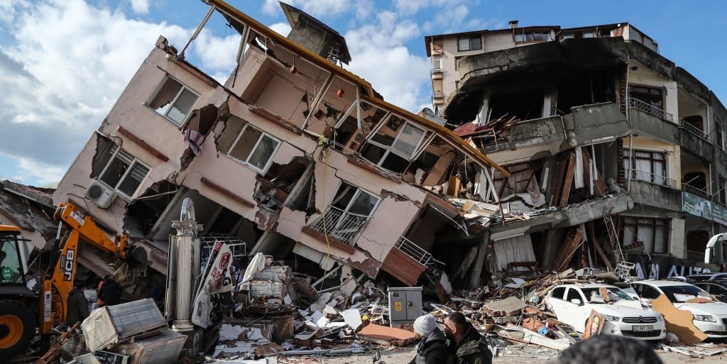 Συντρίμμια στο Χατάι μετά τους φονικούς σεισμούς στην Τουρκία