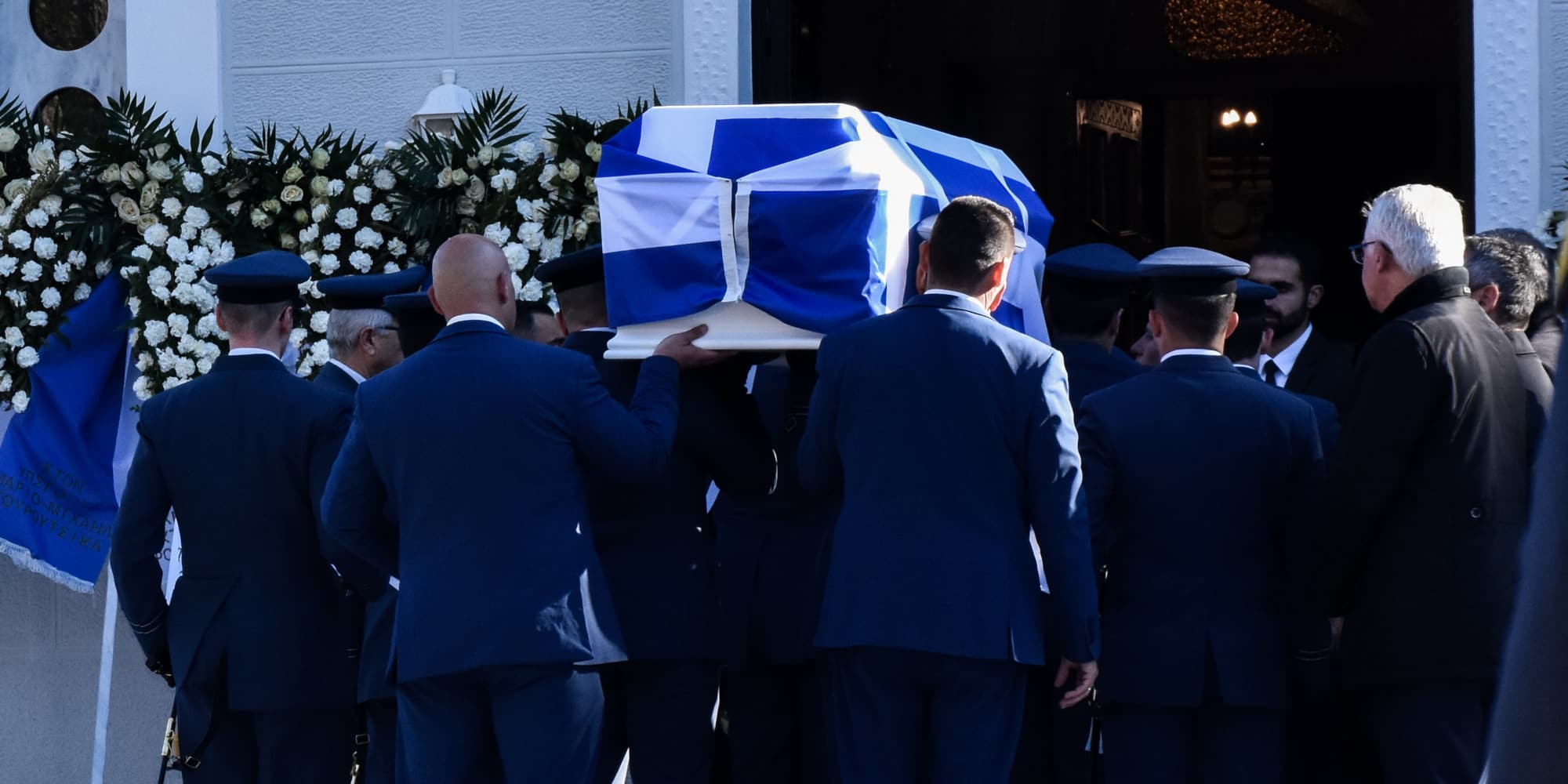 Θρήνος στην κηδεία του 29χρονου πιλότου