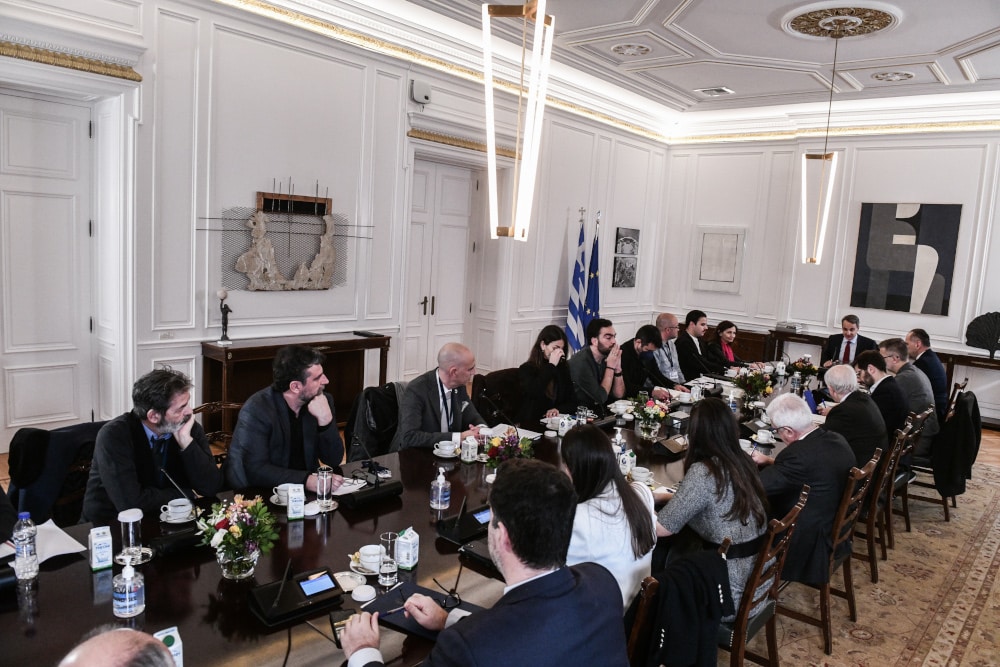 Συνάντηση του πρωθυπουργού Κυριάκου Μητσοτάκη με τους εκπροσώπους των καλλιτεχνών, Τετάρτη 15 Φεβρουαρίου 2023. (ΤΑΤΙΑΝΑ ΜΠΟΛΑΡΗ/EUROKINISSI)