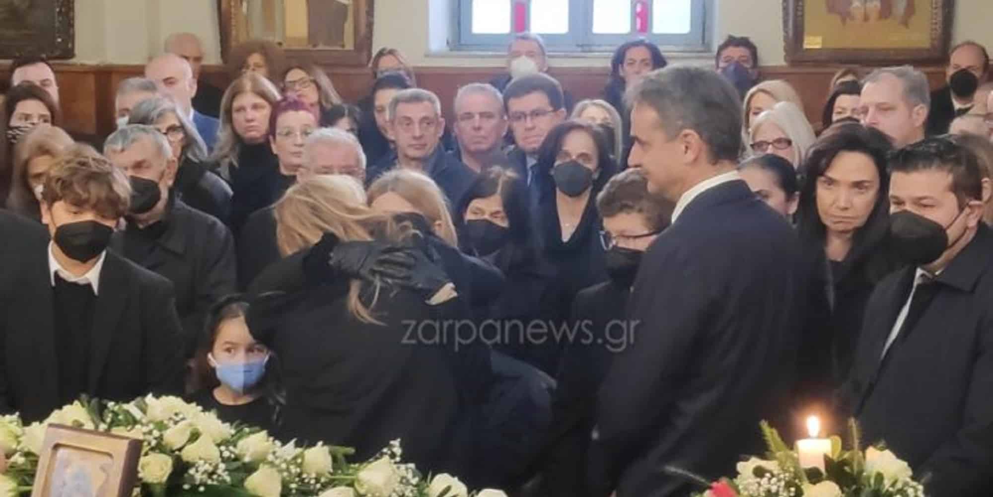 Ο Κυριάκος Μητσοτάκης στην κηδεία του Μανούσου Βολουδάκη