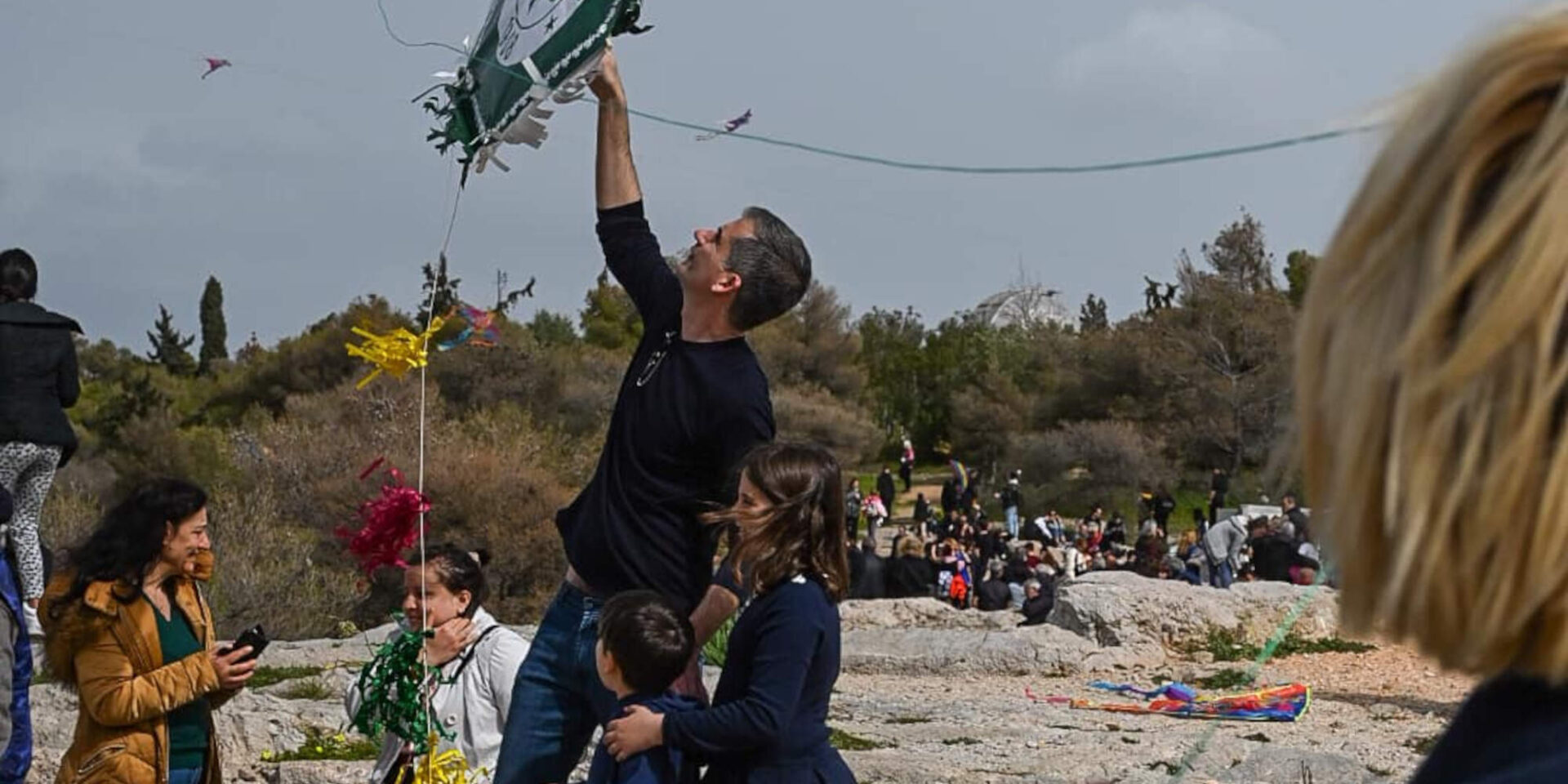 Ο Δήμαρχος Αθηναίων, Κώστας Μπακογιάννης, στον Λόφο του Φιλοπάππου Καθαρά Δευτέρα