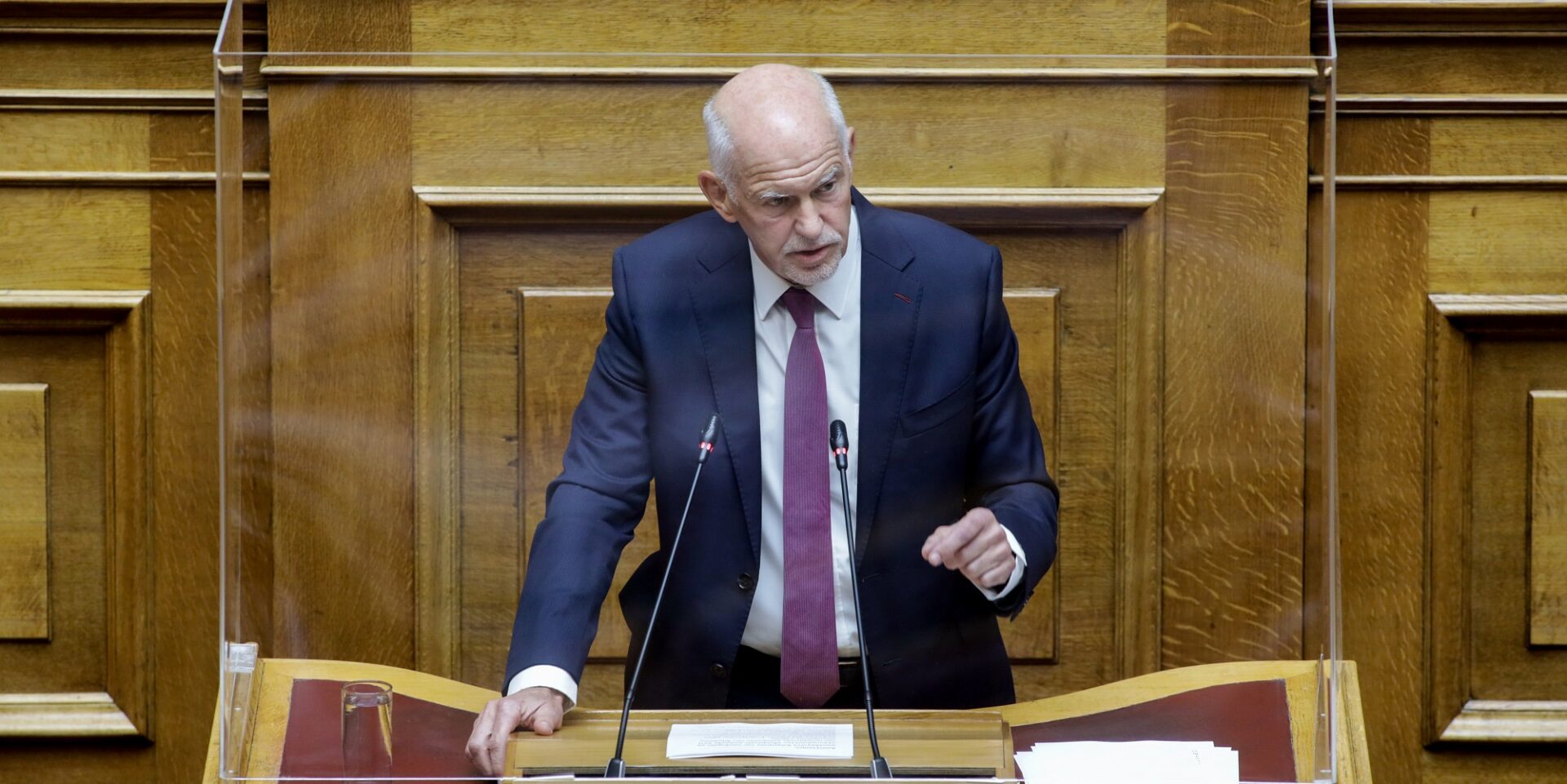 Ο Γιώργος Παπανδρέου στη Βουλή