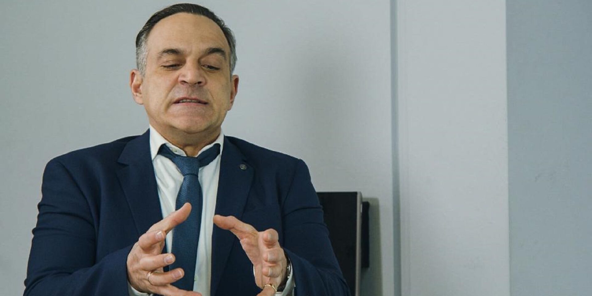 Ο Κρατερός Κατσούλης στη σειρά «Ποιος Παπαδόπουλος;»