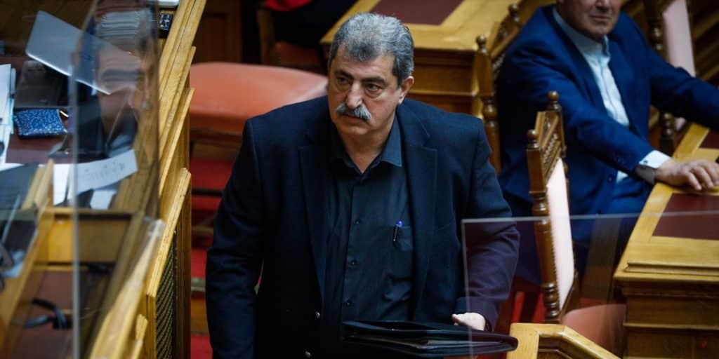 Ο βουλευτής του ΣΥΡΙΖΑ, Παύλος Πολάκης στην αίθουσα της ολομέλειας της Βουλής