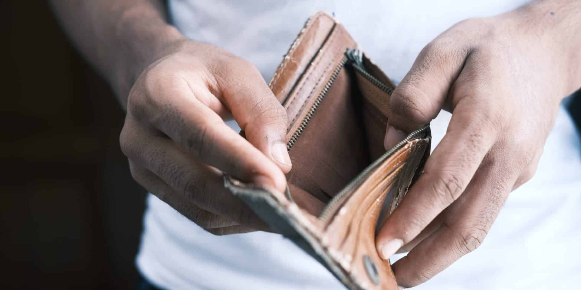 Άδειο πορτοφόλι πολίτη