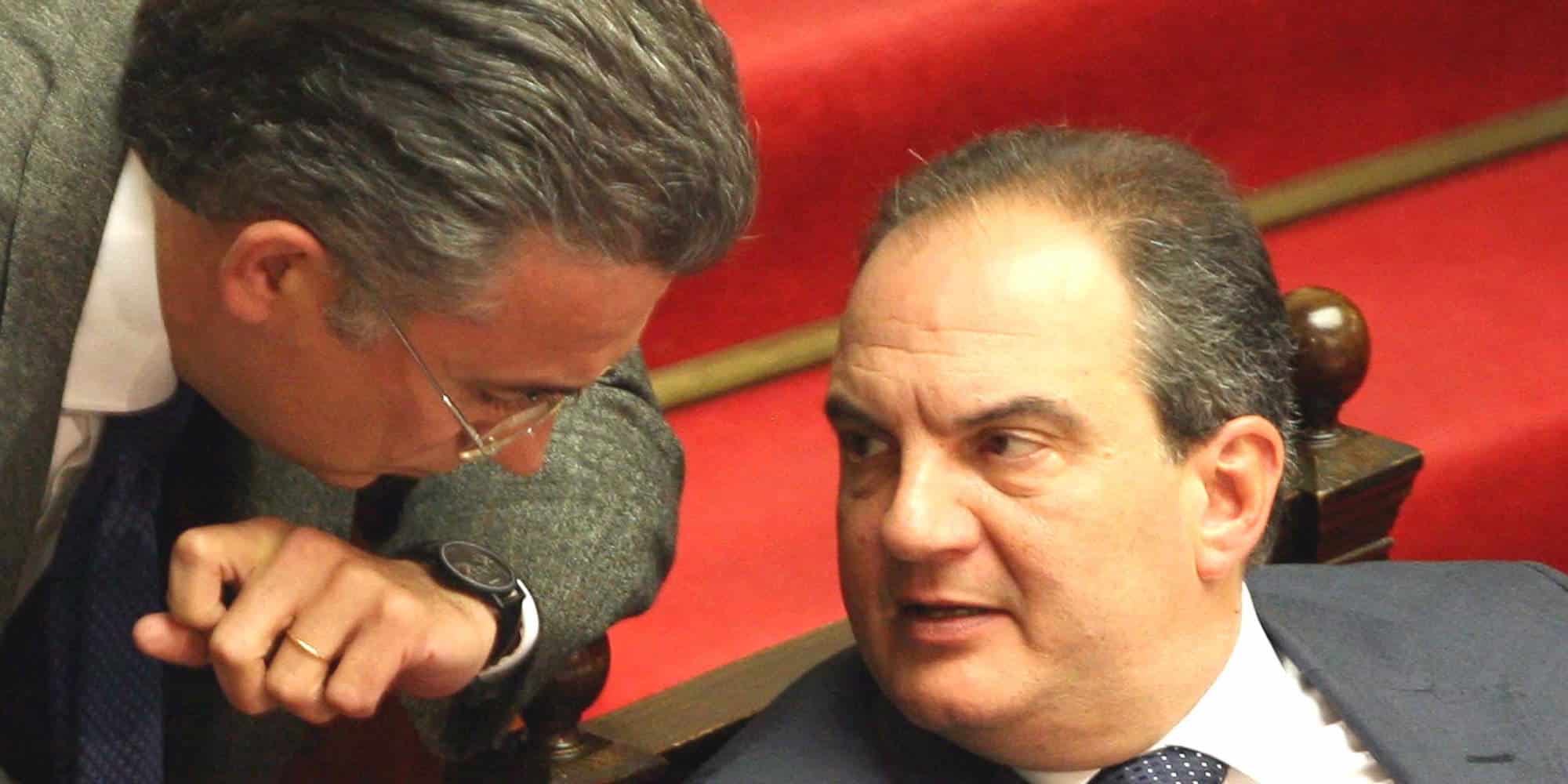 Ο Κώστας Καραμανλής και ο τότε κυβερνητικός του εκπρόσωπος, Θοδωρής Ρουσόπουλος