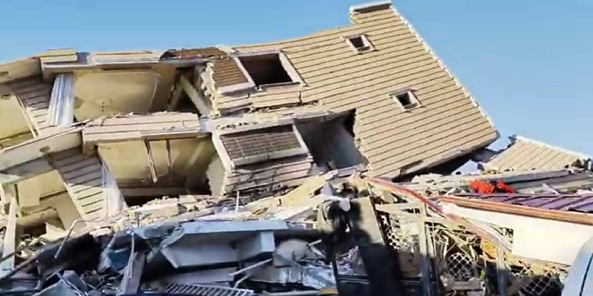 Γκρεμισμένο κτίριο από σεισμό στην Αντιόχεια