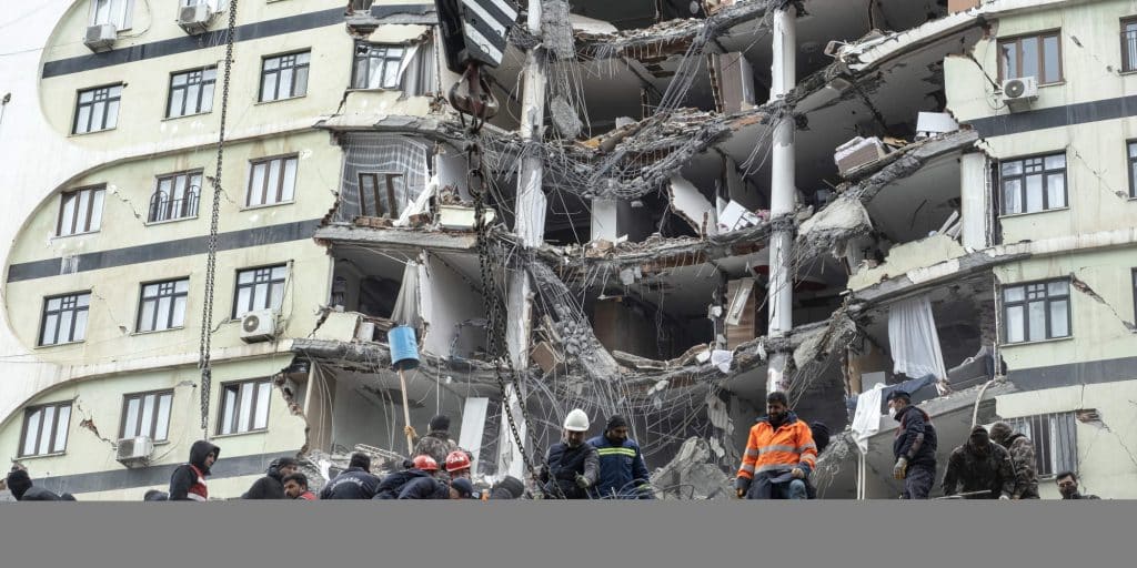Ο σεισμός στην Τουρκία άφησε πίσω του χιλιάδες κτίρια σε ερείπια και χιλιάδες νεκρούς