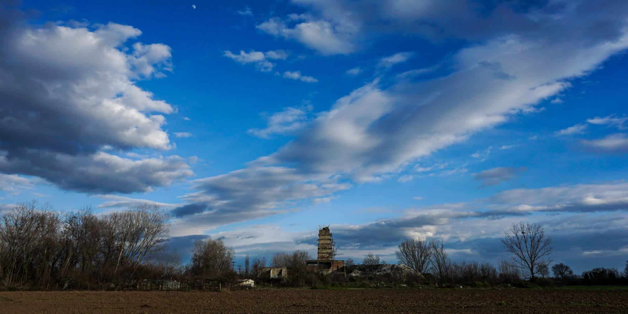 Σύννεφα στον ουρανό σε μια ηλιόλουστη χειμωνιάτικη ημέρα / Φωτογραφία: Eurokinissi