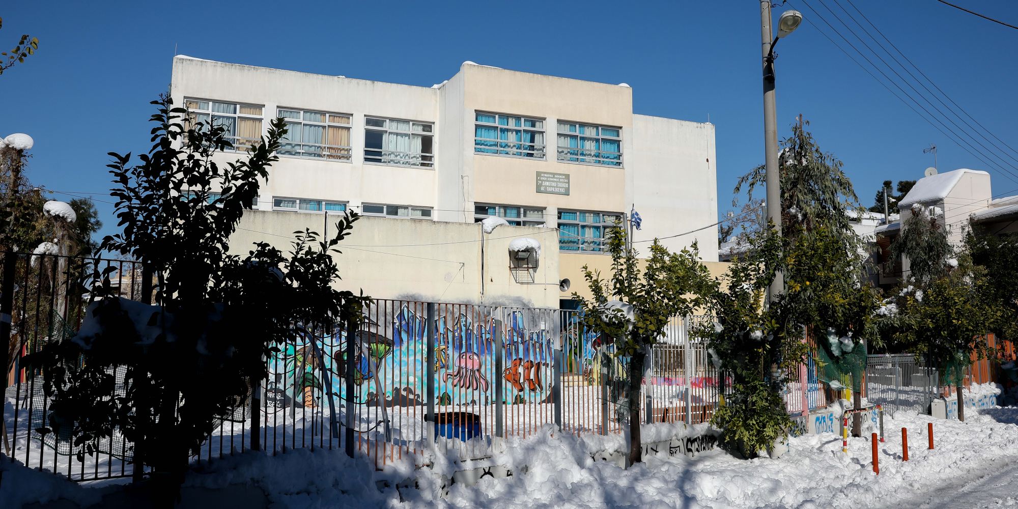 Χιονισμένο σχολείο-σχολεία