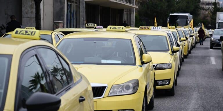 Απεργούν τη Δευτέρα (9/9) τα ταξί στην Αττική – Τι ζητούν τα συνδικάτα