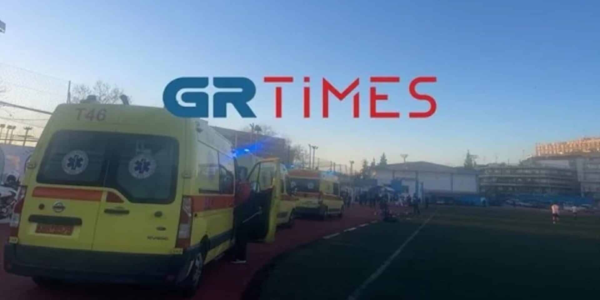 Το ΕΚΑΒ στη Θεσσαλονίκη στο μέρος που κατέρρευσε ο 18χρονος