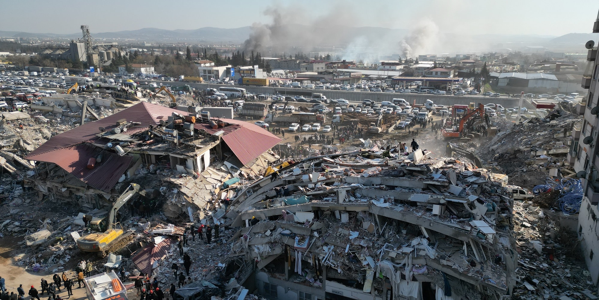 Πλάνο drone από τα συντρίμμια μετά τους σεισμούς στην Τουρκία