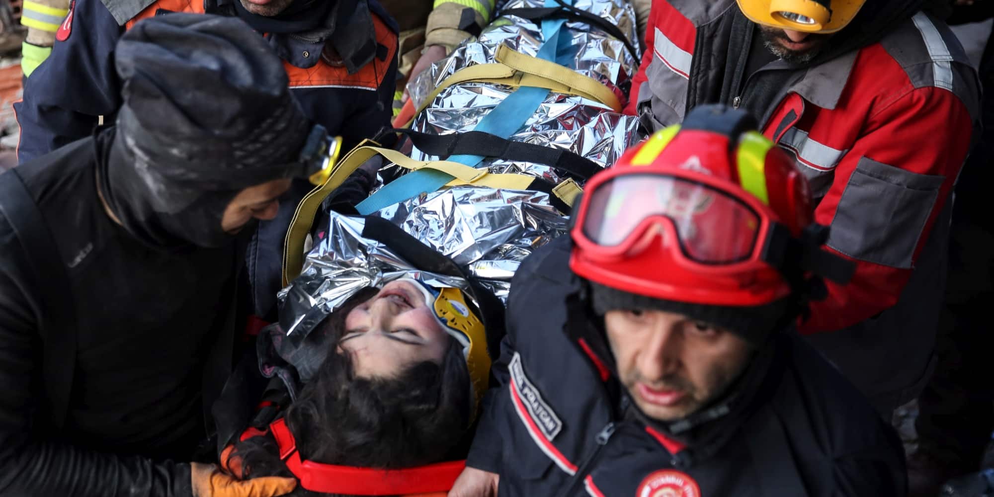 Η στιγμή που διέσωσαν κοπέλα στο σεισμό στην Τουρκία