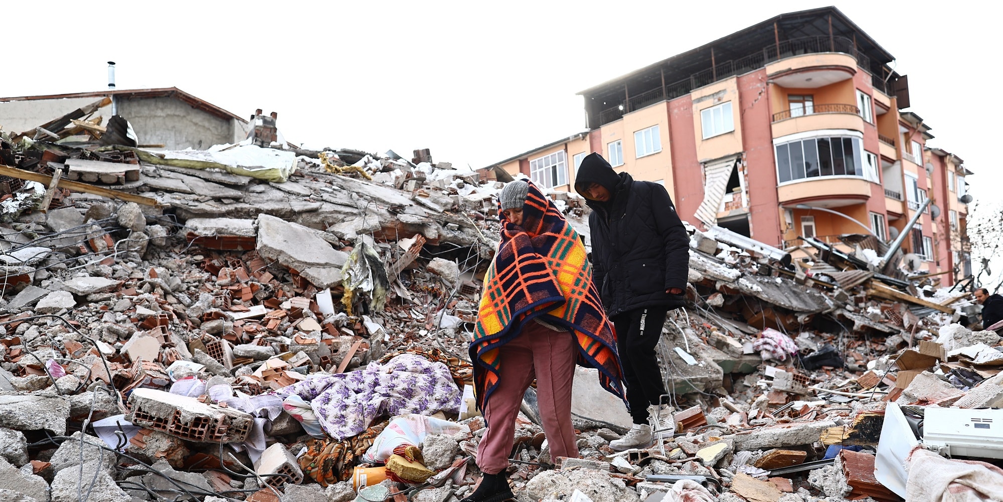 Ερείπια στην Τουρκία μετά τους φονικούς σεισμούς