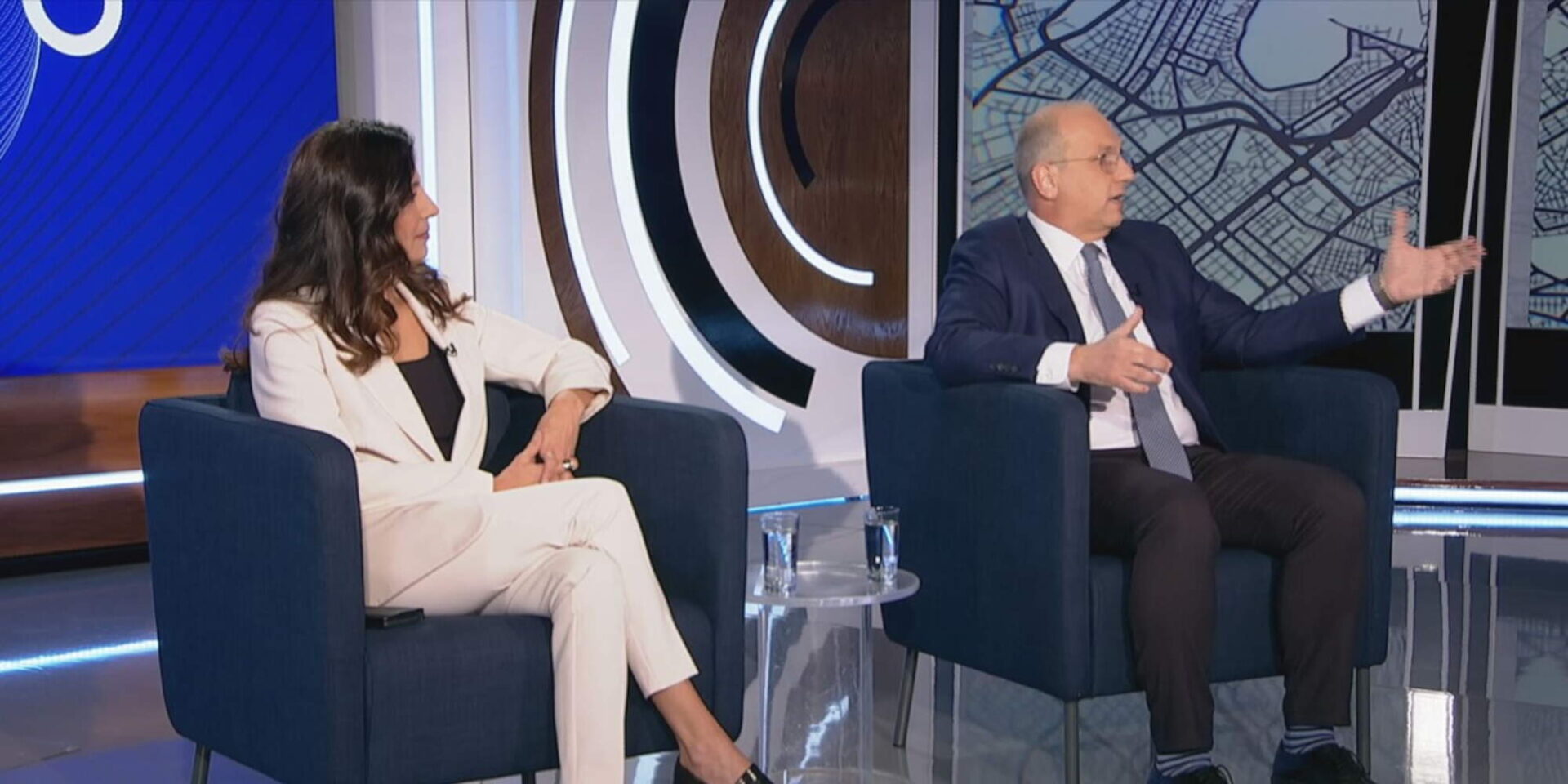 Πόπη Τσαπανίδου και Γιάννης Οικονόμου στο πρώτο προεκλογικό debate στην ΕΡΤ