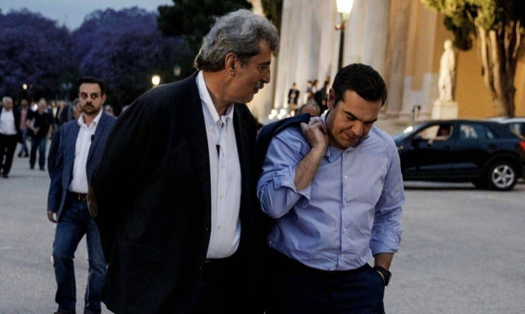Ο Παύλος Πολάκης και ο Αλέξης Τσίπρας του ΣΥΡΙΖΑ περπατούν