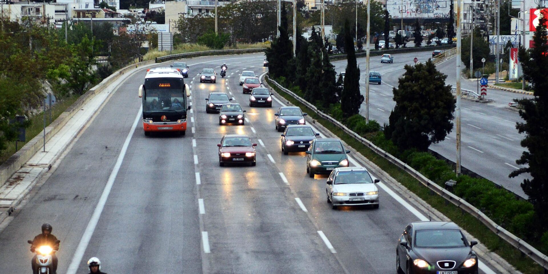 Αυτοκίνητα στην Εθνική