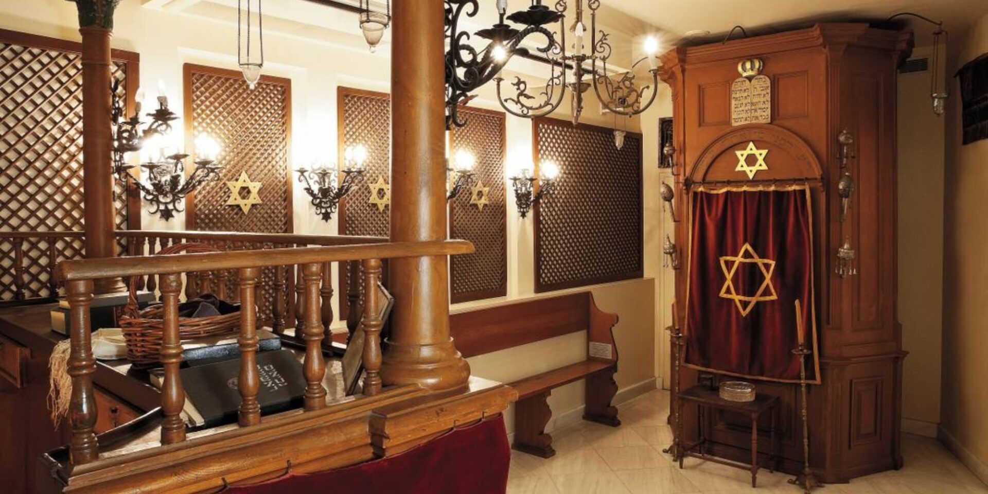 Εικόνα μέσα από το Εβραϊκό Μουσείο