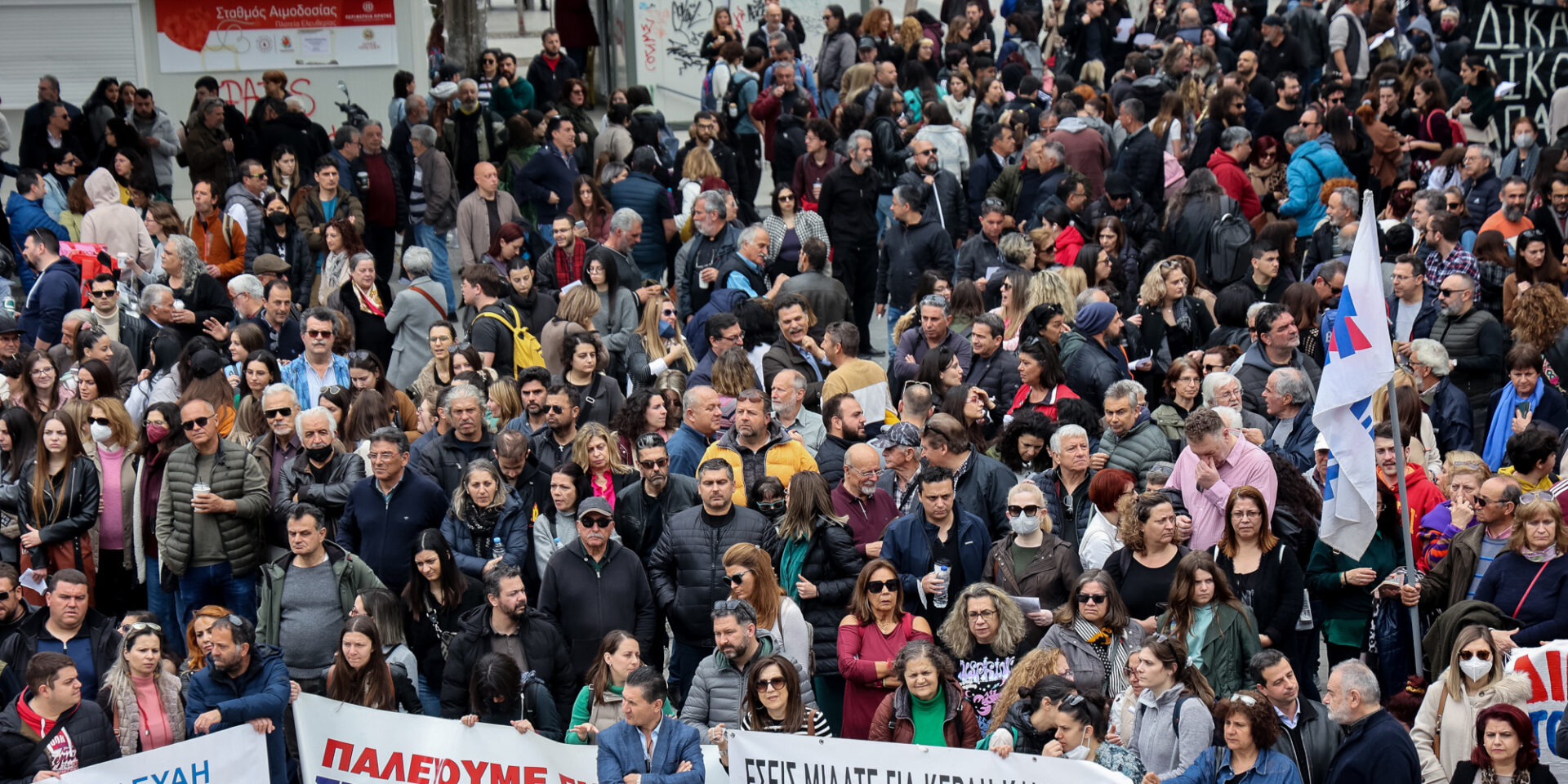 Κόσμος σε απεργία για τα Τέμπη