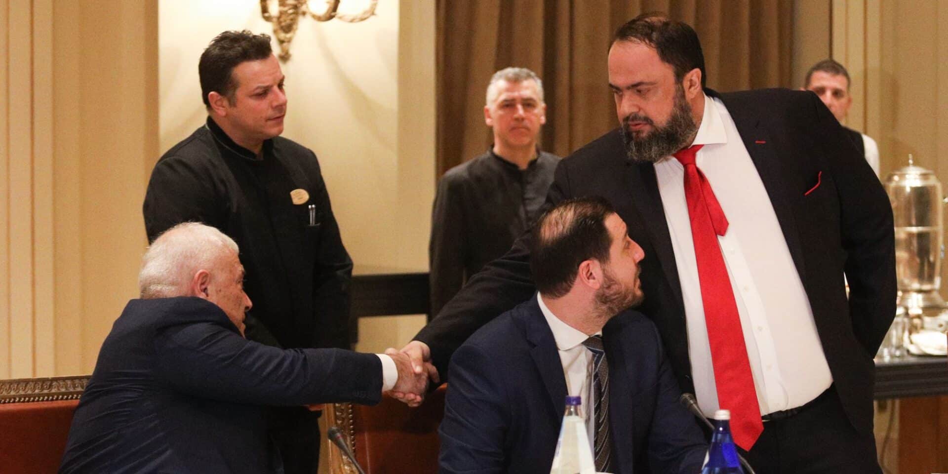 Χειραψία Δημήτρη Μελισσανίδη με Βαγγέλη Μαρινάκη
