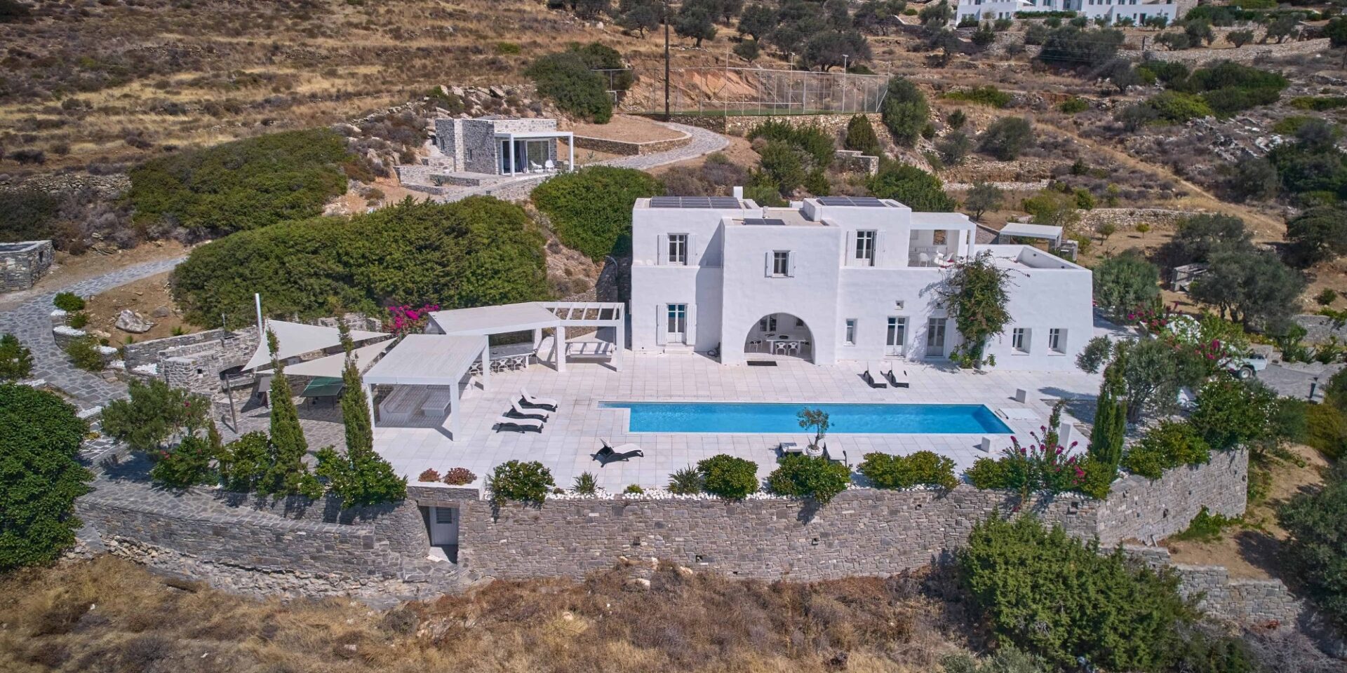 Η βίλα του Γιάννη Ραγκούση στην Πάρο