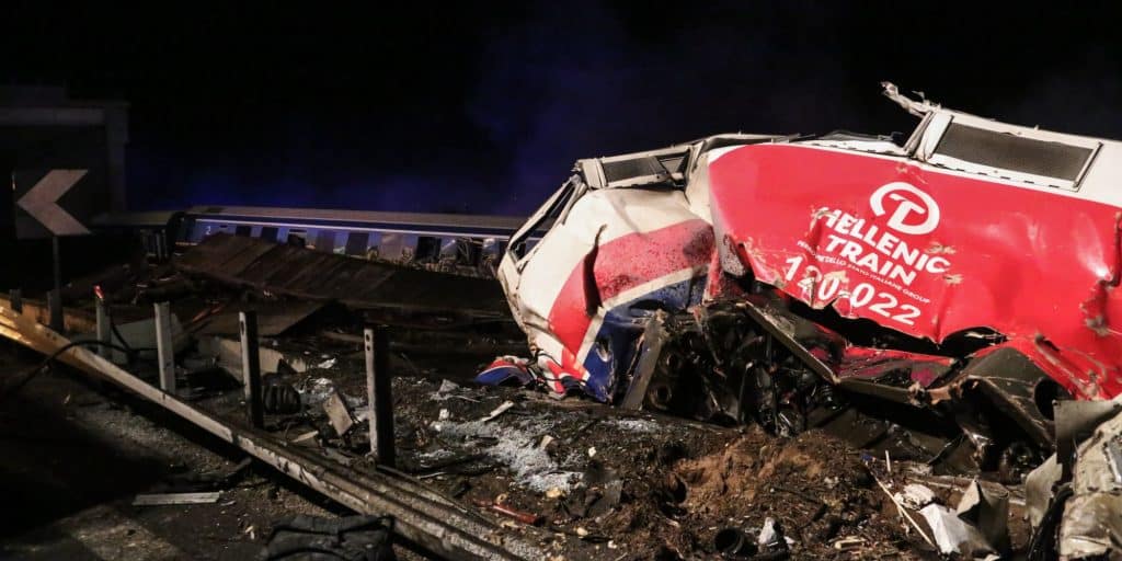 Εικόνα από το σημείο σύγκρουσης των τρένων στην τραγωδία στα Τέμπη