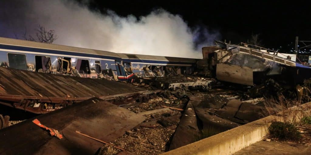 Εικόνα από το σημείο σύγκρουσης των τρένων στα Τέμπη