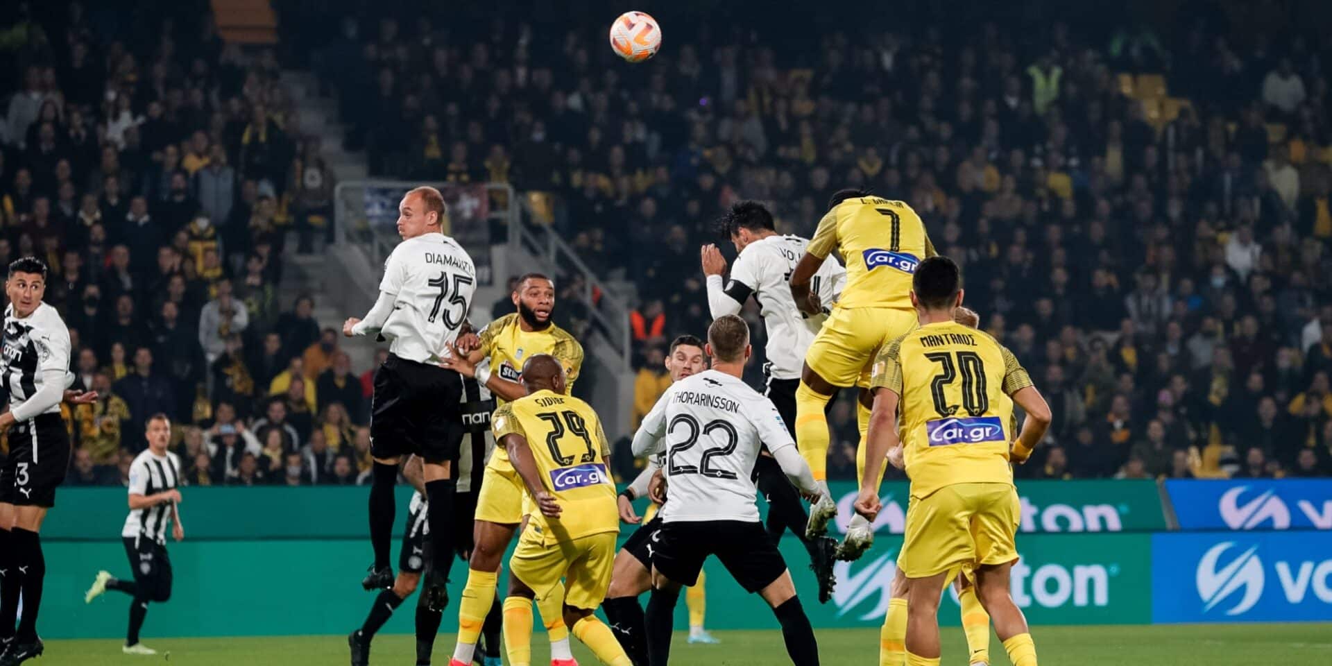 Καρέ από αγώνα της ΑΕΚ με τον ΟΦΗ για τη Super League