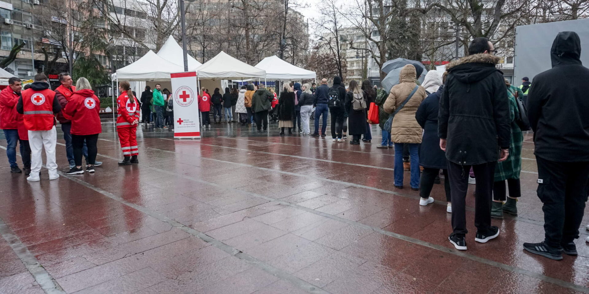 Αιμοδοσία στην πλατεία της Λάρισας μετά το δυστύχημα των τρένων στα Τέμπη