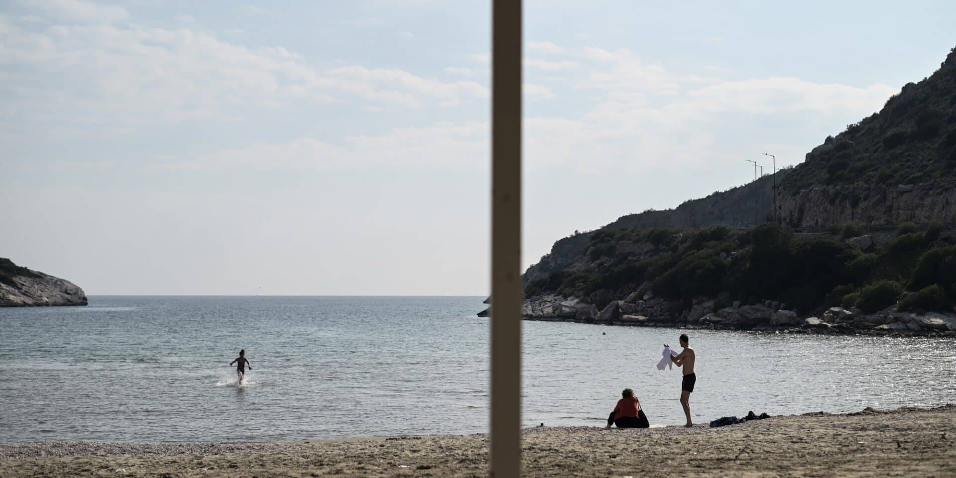 Αίθριος καιρός σε παραλία της Αττικής