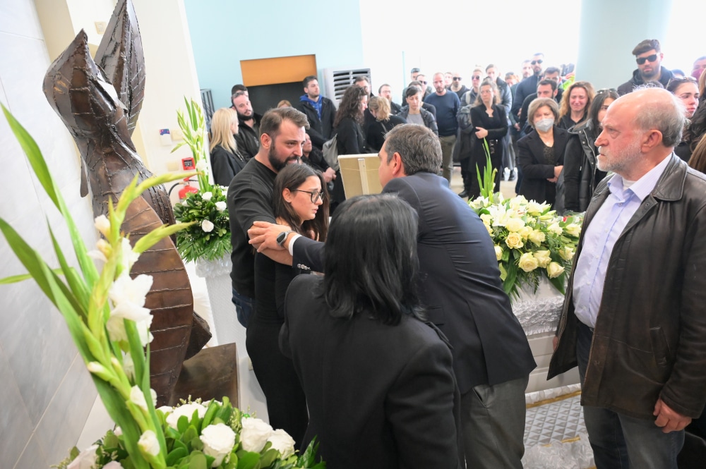 Ο Αλέξης Τσίπρας στην πολιτική κηδεία του Βάιου Βλάχου στην Καρδίτσα (εικόνες)