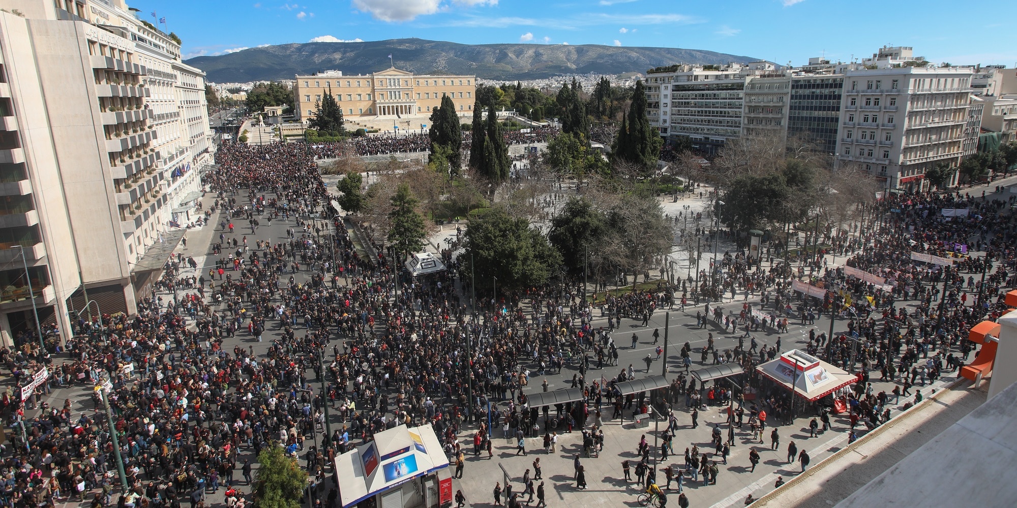 Πλήθος κόσμου στην απεργία στην Αθήνα