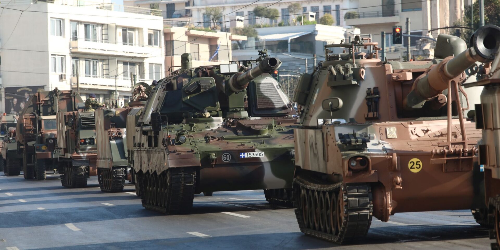 Άρματα μάχης, έτοιμα για την παρέλαση της 25ης Μαρτίου