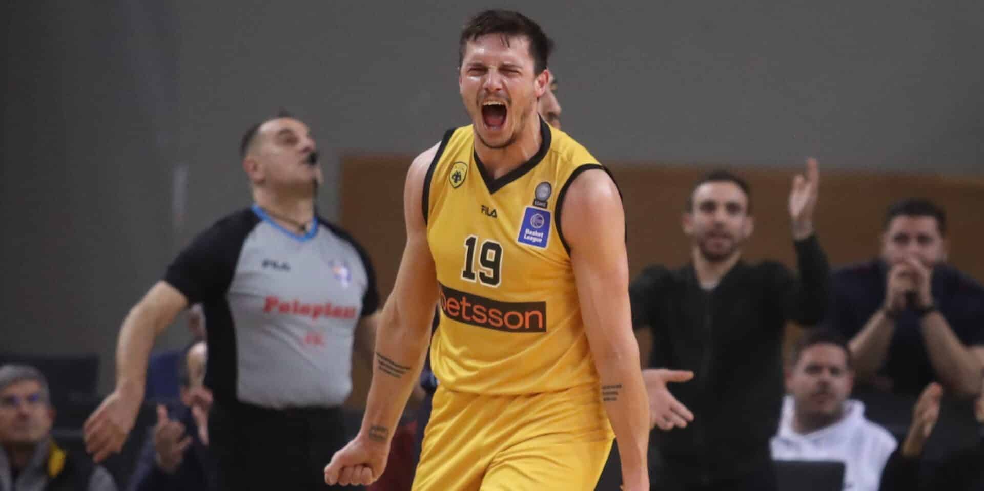 Φάση από το ΑΕΚ-Κολοσσός Ρόδου για την Basket League