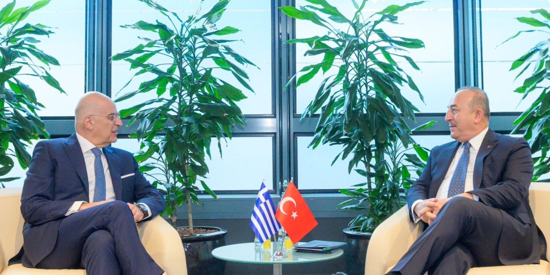 Ο Νίκος Δένδιας και ο Μεβλούτ Τσαβούσογλου μαζί στις Βρυξέλλες