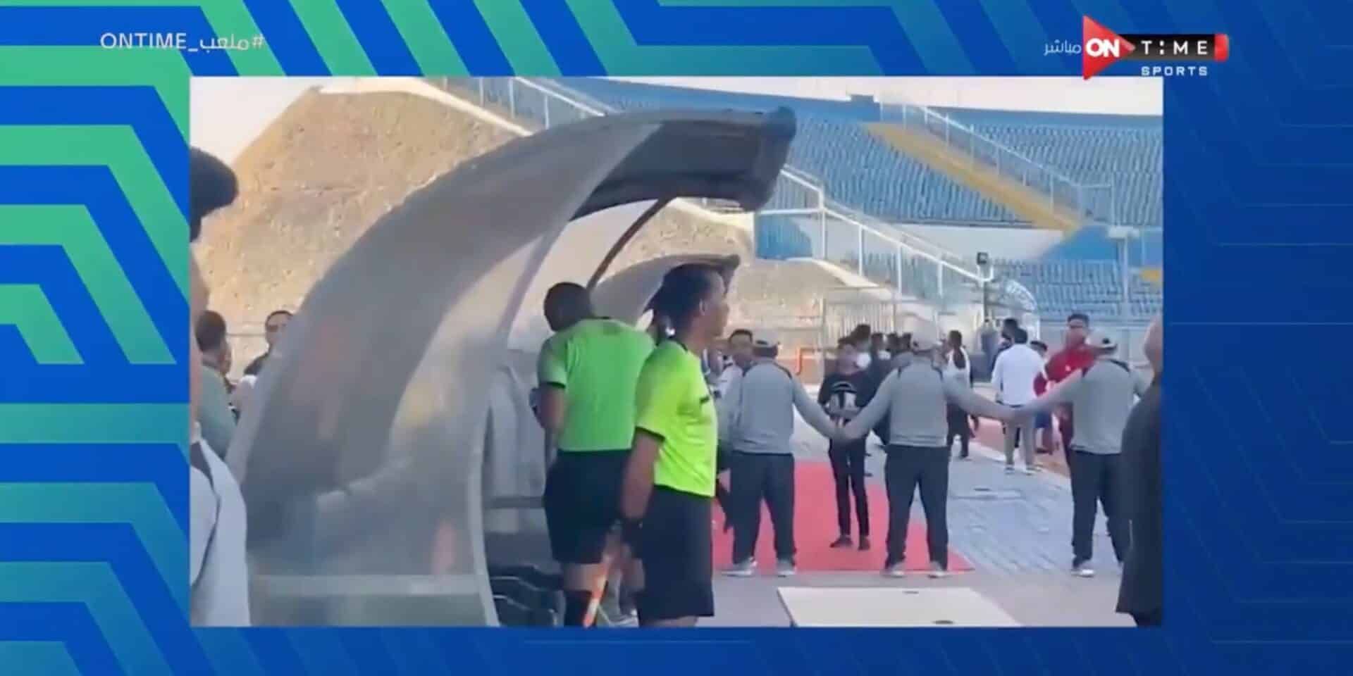 Διαιτητής συμβουλεύτηκε το βίντεο που έβγαλε φίλαθλος με το κινητό του για να ελέγξει φάση - Αίγυπτος