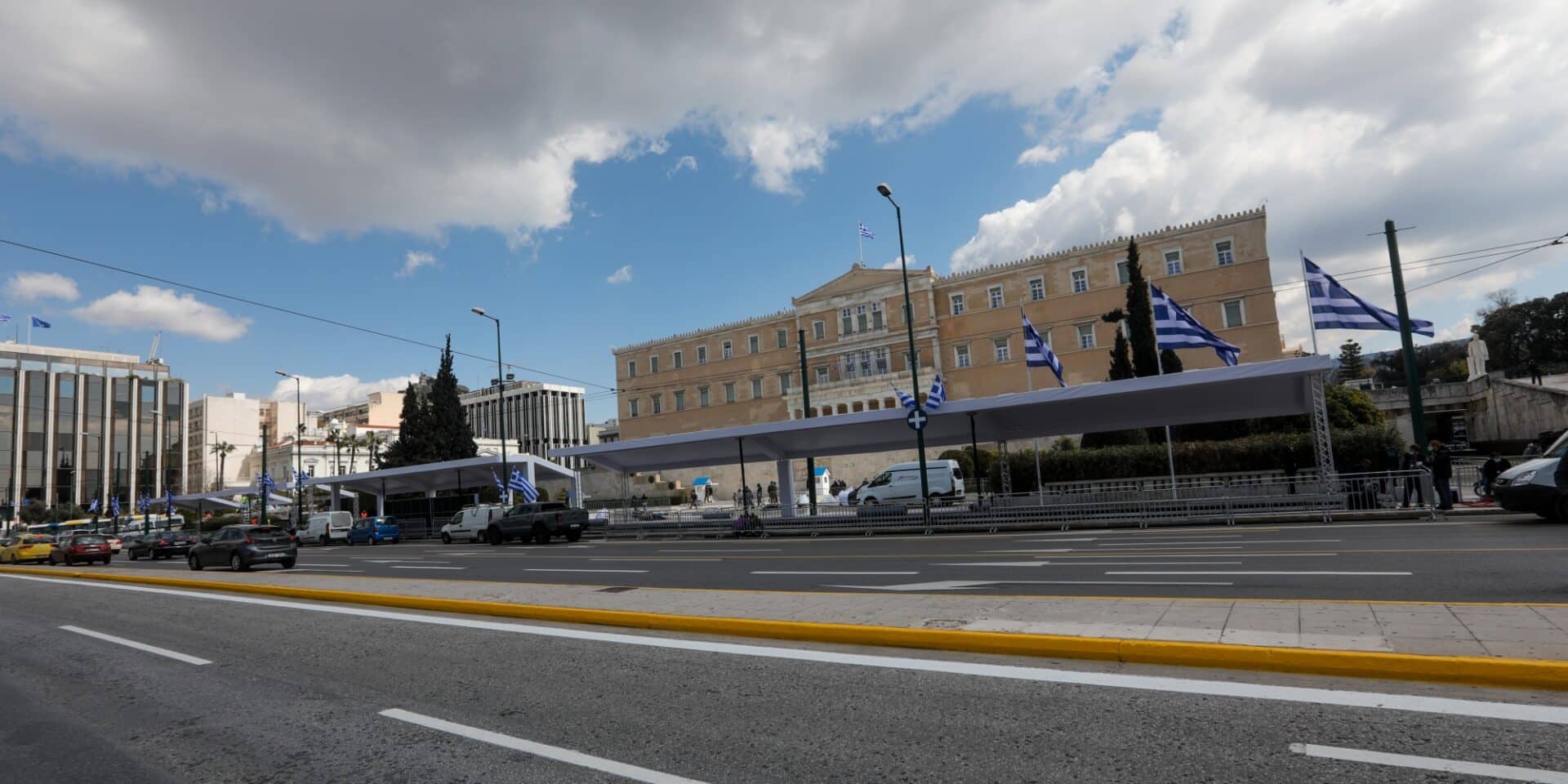 Η Βουλή έτοιμη για την εθνική παρέλαση